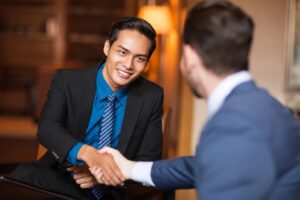 Expert Witness in online advertising shaking hands with a lawyer